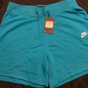 Nike shorts size Large